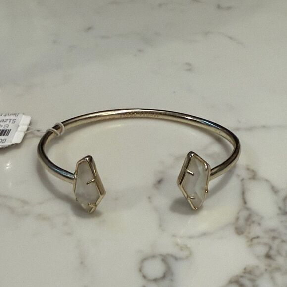Elegant Gold and White Cuff Bracelet - Picture 1 of 1